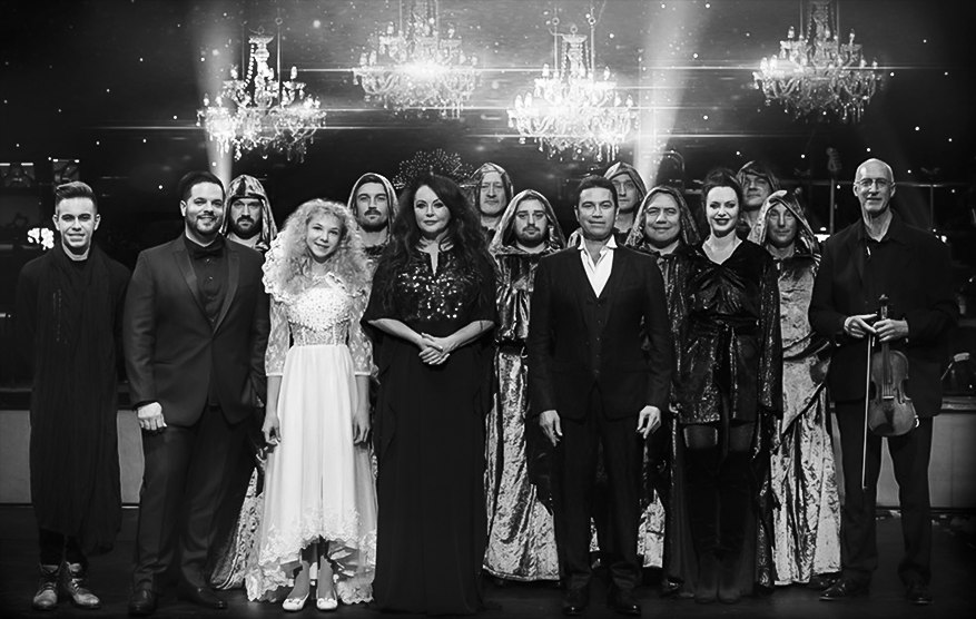 Alisa with Sarah Brightman and the Royal Christmas Gala artists